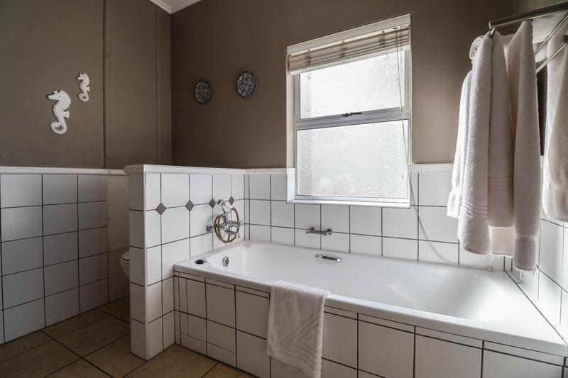 To Let 4 Bedroom Property for Rent in Pinnacle Point Golf Estate Western Cape